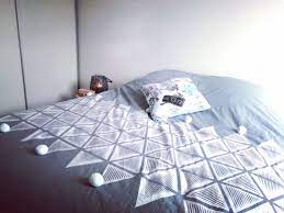 leblogdes5filles a trouve dans son magasin babou un ensemble linge de lit le petit plus les pompons blancs qui apport house de couette linge de lit maison