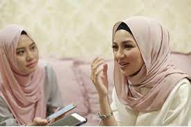 Pilot dan warda membuka semula lembaran kisah dua tahun lalu. Neelofa Team Fc On Twitter Meet N Greet Suri Hati Mr Pilot At Singapore Surihatimrpilot Neelofa Fattahamin