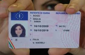 Pentru a elimina acest risc, persoana care a rămas fără permisul de conducere se poate adresa unei secții de poliție sau de carabinieri pentru a anunța furtul sau pierderea permisului de conducere. Ce Permis De Conducere Folosim In Italia Gazeta RomaneascÄƒ Italia