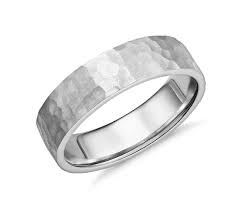 Anneaux de fiancailles en tungstène pour homme intérieur confort taille 68.5. Alliance Agreable A Porter Martelee Matte En Platine 6 Mm Blue Nile