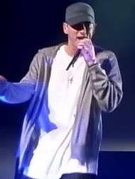 Switching schools every two to three months made it difficult to make friends, graduate and to stay out of trouble. Everlast Eminem Fehde Wikipedia