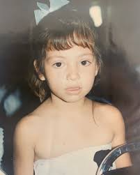 Mi pequeña yo, sé que estás aquí, aún con miles de ilusiones… tanto q  decirte y pedirte perdón por tantos errores, pero también para festejar los  grandes logros que nunca nos imaginamos… #