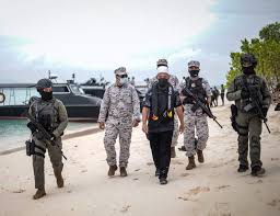 Untuk biodata penuh mengenai beliau, teruskan membaca di bawah: Ustaz Ebit Lew Getting Close Protection Security From Vat 69 Commandos And Mmea Personnel While Visiting The Bajau Laut Community To Provide Aid Malaysia
