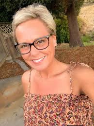 Short haircut for older Ladies