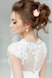 фото прически на свадьбу для гостей на средние волосы Vechernie Prichyoski Na Srednie Volosy Romantic Wedding Hair Short Wedding Hair Wedding Hairstyles For Long Hair