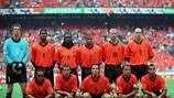 Trattativa avanzata, da definire formula del prestito. Olanda Repubblica Ceca Euro 2000 Gruppo D L Olanda Batte La Repubblica Ceca Con Un Rigore Di De Boer Uefa Euro Uefa Com