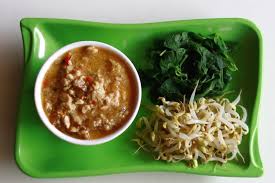 Karena tempe busuk, jadi aromanya memang kurang sedap tetapi berbeda apabila sudah diolah dengan banyak sekali. Sejarah Sambal Tumpang Makanan Dari Tempe Busuk Yang Ada Sejak 1814 Halaman All Kompas Com