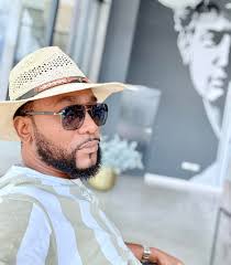 Member leaves M8 group due to political discussions