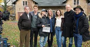 The story takes an early twist involving identity theft as part of a motive. Drehstart Tatort Dresden Tatort Ard Das Erste