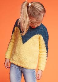 I can't knit in the round to save my life, and every sweater pattern i've found is for circular needles Two Color Sweater With Round Collar Bergere De France