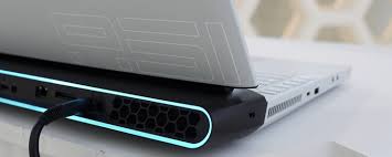 Alienware's refreshed m15 r3 will satiate your thirst for mobile gaming performance. Test Alienware Area 51m I9 9900k Rtx 2080 Laptop Notebookcheck Com Tests