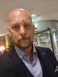 Dennis Lindstrom's Instagram, Twitter & Facebook