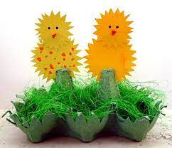 Blüten und frisches gras machen die welt draussen bunt. Hahn Und Henne Aus Eierkarton Osternest Basteln Osternest Basteln Eierkarton Ostern Basteln Mit Kindern