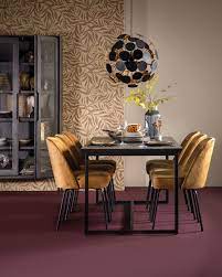 zwarte eettafel gavi met okergele eetkamerstoelen retro eetkamers eetkamerstoelen eettafel