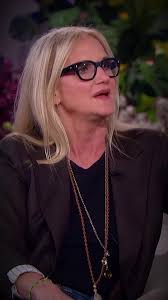 Empowering Women Through Motivation with Mel Robbins