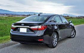 10 speaker pioneer sound system + apple car play & android auto. 2017 Lexus Es 300h The Car Magazine