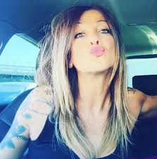 Lo scrive su instagram la mamma di zaniolo, lo sfortunato centrocampista della roma infortunatosi ieri durante la l'operazione è incominciata alle 16.45, con alcuni minuti di ritardo rispetto al previsto. Sexy Francesca La Mamma Di Nicolo Zaniolo Nuova Star Della Rete
