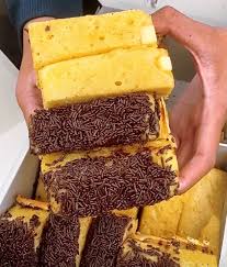 Say yes to Pukis Kotabaru 🥰 Semua Cabang Pukis kotabaru sudah buka ya..  Bisa pesan langsung ke outlet,pesan grab atau WA masing2 cabang ya. Jangan  lupa bahagia Pukis lovers
