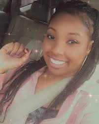 I am that vibe✨💛you can't find no where else I am one of kind and a rare✨  woman at that. Natural beauty, I am her💖.