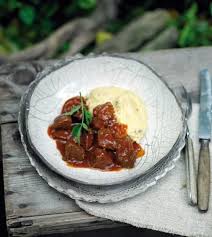 Kalbsgulasch Mit Steinpilz Polenta Rezept Essen Und Trinken Kalbsgulasch Rezepte Steinpilze