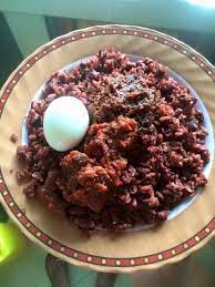 Luxurious texture is one of the biggest differentiators between a soup and a stew. Ghanaian Food Wakye With Shito And Egg Ghanaian Food Africa Food Ghana Food