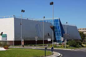 Le casino d'aix en provence a ouvert ses portes en 2001 en remplacement de l'ancien établissement, classé monument historique. Pasino D Aix En Provence Aix En Provence Structurae