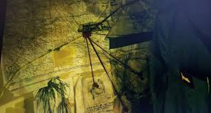 Underwater is a 2020 american science fiction action horror film directed by william eubank, screenplay by brian duffield and adam cozad and story by duffield. Alice In Wonderland Meets H P Lovecraft 10 Fun Things We Learned From The Underwater Bonus Features Scaryoverload Com Horror News Reviews And More