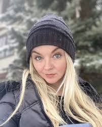 Sarah Sisk's Instagram, Twitter & Facebook