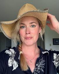 Orange carpets get my peel of approval. 🍊🧡🦁✴️