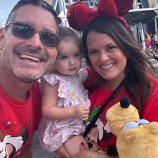 What are some recommendations for small cabins or modest lodging close to  Mount Rainier?