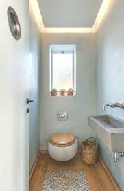 Gaste Wc Mit Deckenbeleuchtung Im Landlichen Stil Einrichten Gaste Wc Gestalten Gaste Wc Kleine Badezimmer Design