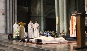 Il évolue soit à la hausse par fractionnement de communes existantes, soit à la baisse par fusion de communes. 125 Pretres Ordonnes En 2020 En France L Eglise Catholique A Reims Et Dans Les Ardennes