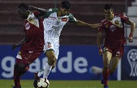 La resolución, que confirmó la suspensión de un mes y dos semanas al entrenador julio comesaña y mantuvo la determinación sobre el caso de rafael carrascal y las demandas de águilas doradas, santa fe y envigado contra américa por los partidos en los cuales inscribió al futbolista, dio a. Aguilas Doradas Y Oriente Petrolero Igualaron Por La Sudamericana