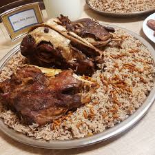 Fur Mehr Fotos Wischen Schafkopf Mit Qouzi Reis Schafkopf Reis Qouzi Essen Ouze Rice Libanese Libanesfood Food Hack Hacks Food Beef Rice