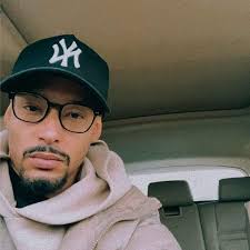 Does anyone know of any running tracks nearby that the public are able to  use? Thanks