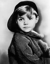 Scotty Beckett Began His Movie Career As Spanky Mcfarland S Sidekick In The Our Gang Comedies Wearing A Baseball Cap Turned S Actors Child Actors Famous Faces