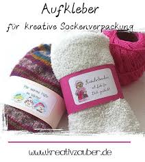 Brauchen sie mal schnell ein lineal zur sie brauchen ein lineal, können aber einfach keins finden. Selbstgestrickte Socken Kreativ Verpacken Mit Etwas Tonpapier Und Einem Lustigen Aufkleber Sockenbande Aufkleber Geschenkverpackung Basteln Geschenke Basteln