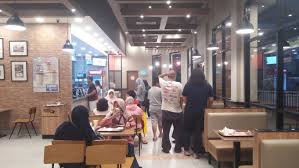 Menu burger king yaitu burger beef, burger chicken, fried chicken, desserts, beverages, fries, nuggets dan onion ring. Peringkat 3 Restoran Tempat Makan Burger Enak Di Kota Wisata Cibubur Di Pergikuliner Com