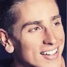 Courtney Holmberg's Instagram, Twitter & Facebook