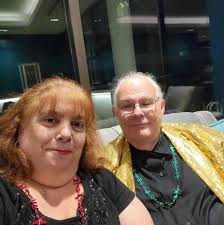 What are some tips for handling unusual interactions at a restaurant?