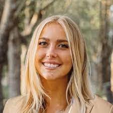 Elise Berberoglu's Instagram, Twitter & Facebook