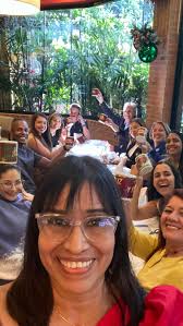 La magia de la Navidad está en las personas que nos rodean, en los abrazos  sinceros que nos conectan, en los días que disfrutamos acompañados de gente  buena, en el amor de la familia y por sobre todas ...