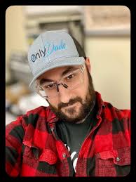 M41. Very cold today, good to stay inside : r/selfies