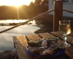 Best Sunset Ever Des Huitres Et Du Blanc Dans Un Cadre Assez Exceptionnel Je Ne Pensais Pas Me Poser En Terrasse Debu Coffee Table Pallet Coffee Table Pallet
