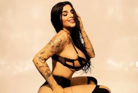 Karely Ruiz vuelve a las andadas y muestra atrevidas FOTOS