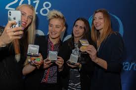 Zeugen jehovas betrachten die staatlichen organe als von gott geduldet und mit autorität ausgestattet (vgl. Wiadomosci Uniwersyteckie Centrum Sportowe Uniwersytet Mikolaja Kopernika W Toruniu