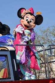 ミニーマウス 会える方法は 東京ディズニーランドとシーのグリーティング場所やショーパレ総まとめ ディズニーブログ toondays part 2 ミニーマウス パレード ディズニー ディズニー夏祭り