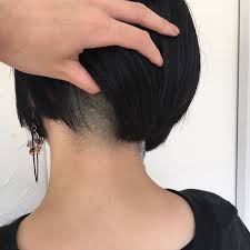ヘアーメイクバーミーさんはinstagramを利用しています 2 ブロック ネープだけ中 刈り上げにしてスッキリさせたスタイルにしました 上の方から長い髪を被せるので ぱっと見は違和感なく これなら女性でも抵抗なく出来るスタイルで model hair hair dye colors