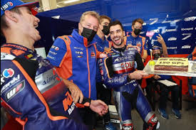 Miguel oliveira diz que não houve tempo para testar os pneus com piso seco pelo que será hoje, o português igualou a sua melhor qualificação do ano, conseguida no gp de portugal, no. Miguel Oliveira Sobre Rodas Levanta Mais Alto O Nome De Portugal Movenoticias