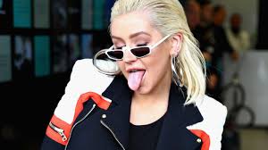 Christina aguilera von 2003 im maxim (self.christinaaguilera). Christina Aguilera Feiert Comeback Mit Skandal Video Ein Abklatsch Von Miley Cyrus